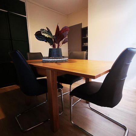 Entire 1 Bed Spacious Apartment, Private Balcony & Study Room Near City Whitehouse  ภายนอก รูปภาพ
