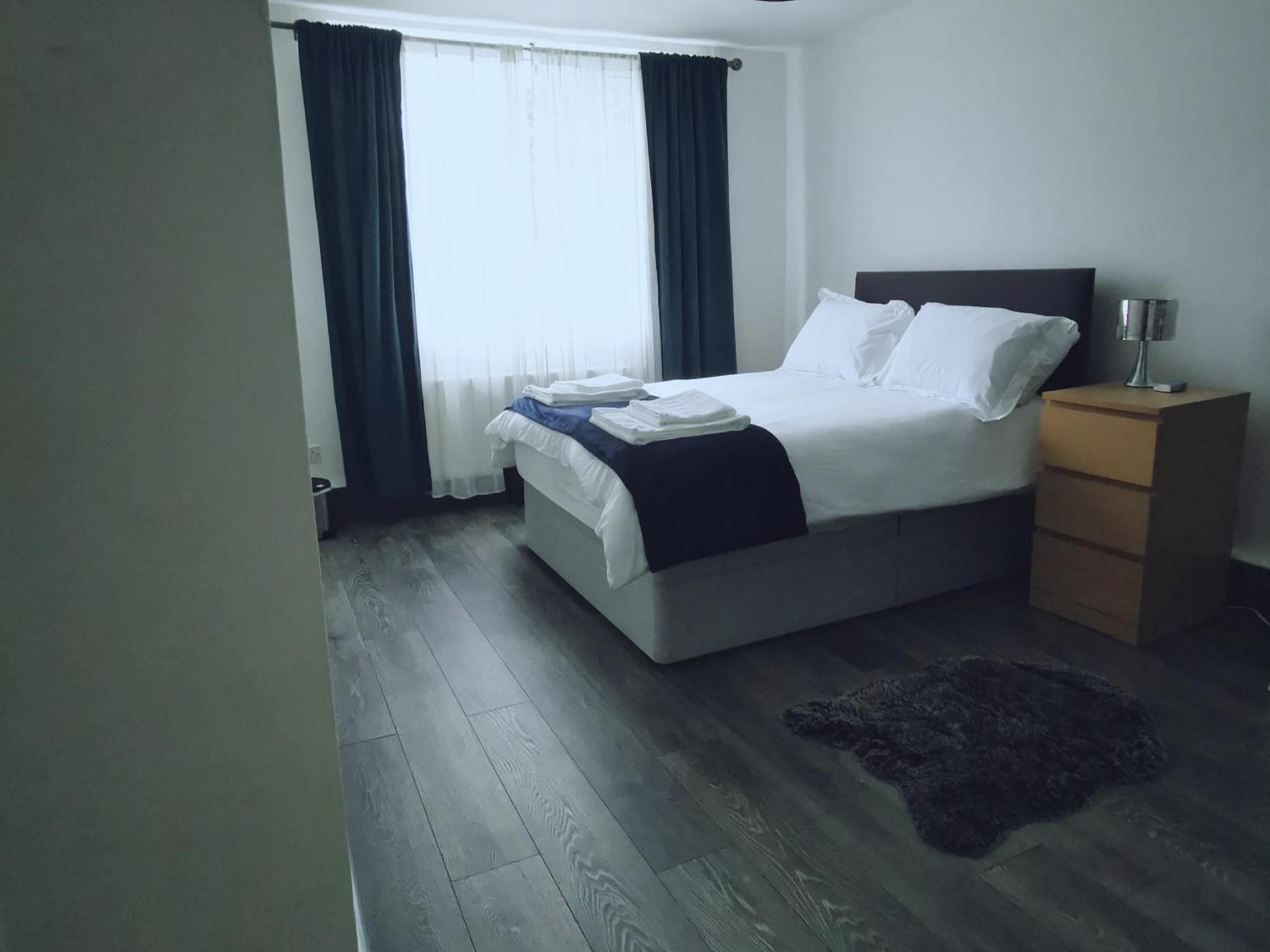 Entire 1 Bed Spacious Apartment, Private Balcony & Study Room Near City Whitehouse  ภายนอก รูปภาพ